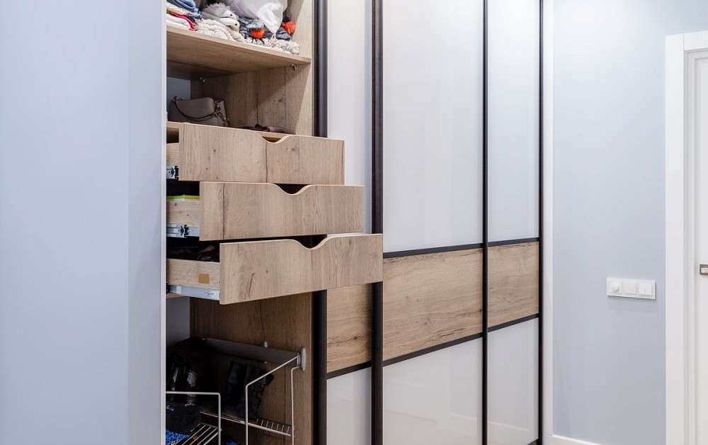 Шкафы-купе в прихожей и спальне