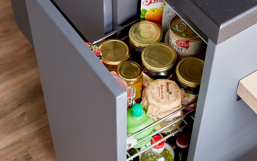 Необычная кухня в скандинавском стиле с островом