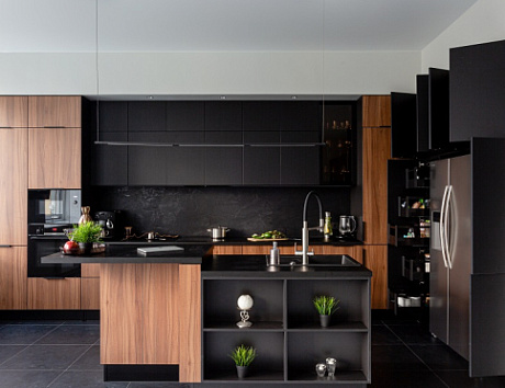 Оформление интерьера темной кухни