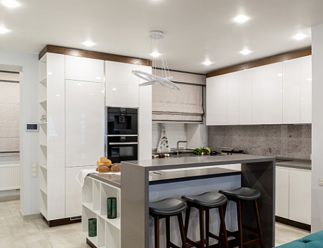 Светлая кухня в Екатеринбурге