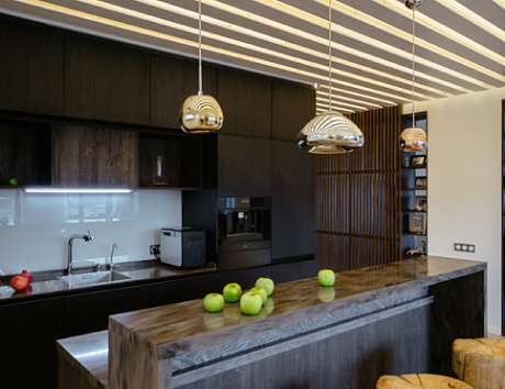 Коричневая кухня в Мурманске