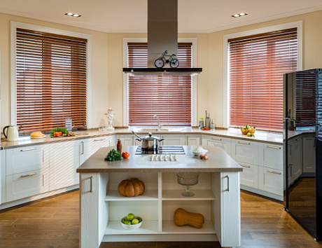 Бежевая кухня в Санкт-Петербурге