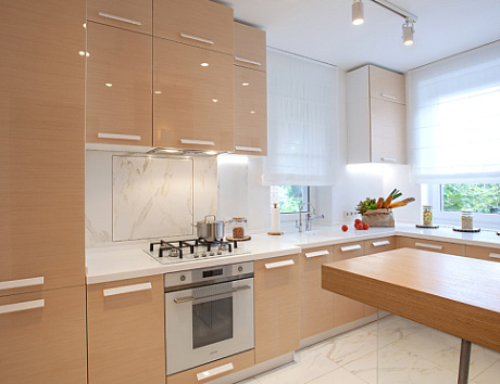 Светлая кухня в Сочи