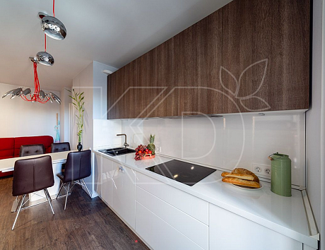 Угловые кухни белые