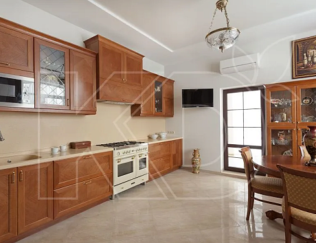 Производство кухонь из массива дуба